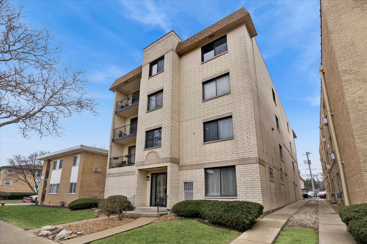 6850 N Northwest Highway #2B, Chicago, IL 60631