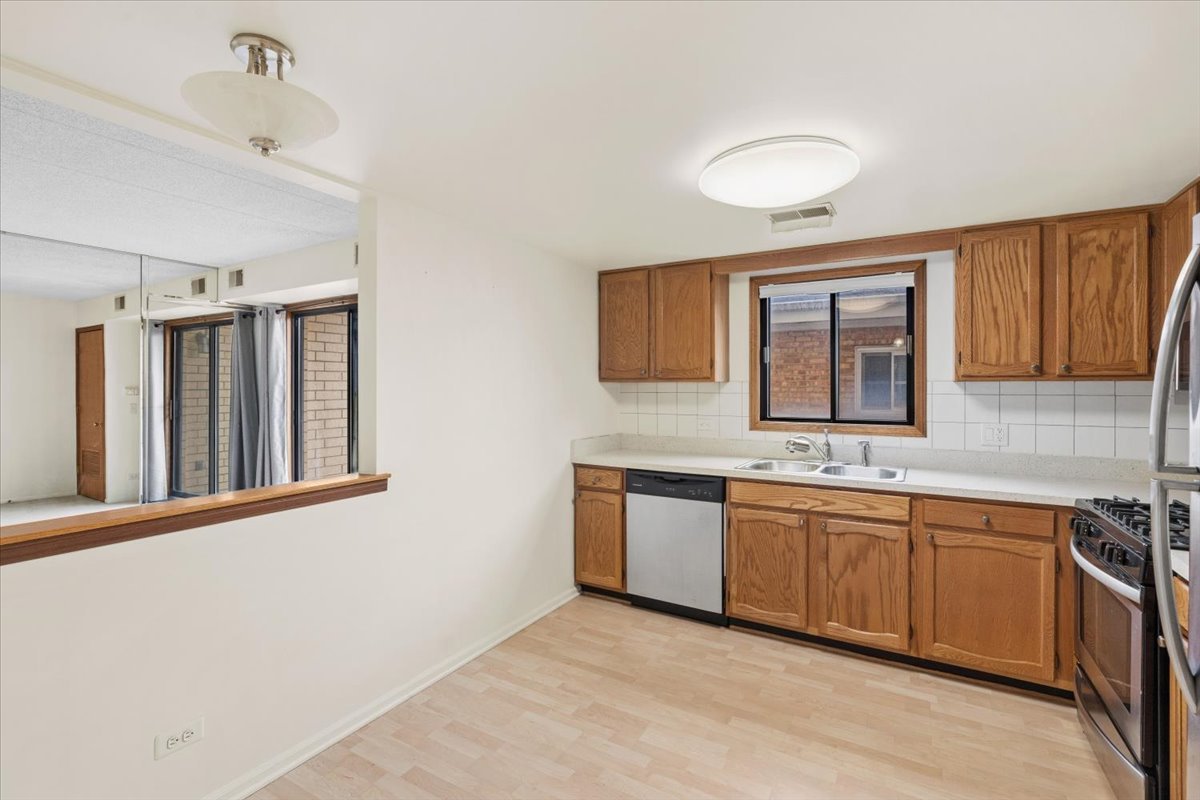 6850 N Northwest Highway #2B, Chicago, IL 60631