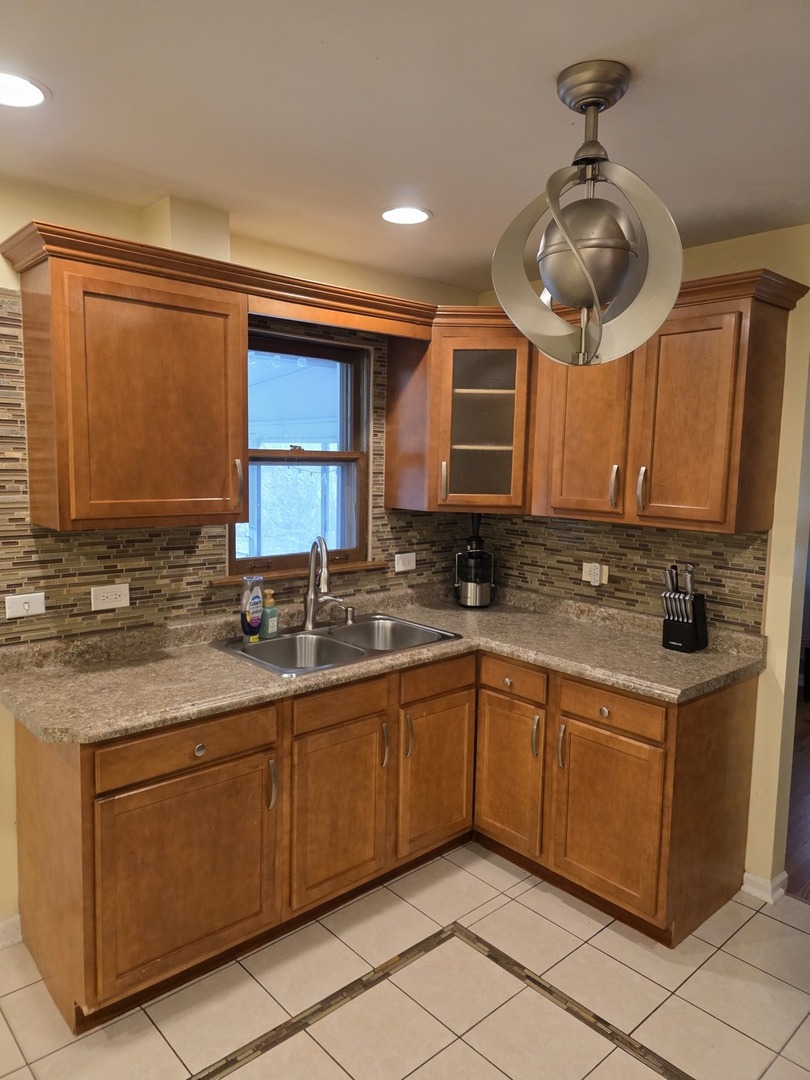 1222 E 170th Street, South Holland, IL 60473