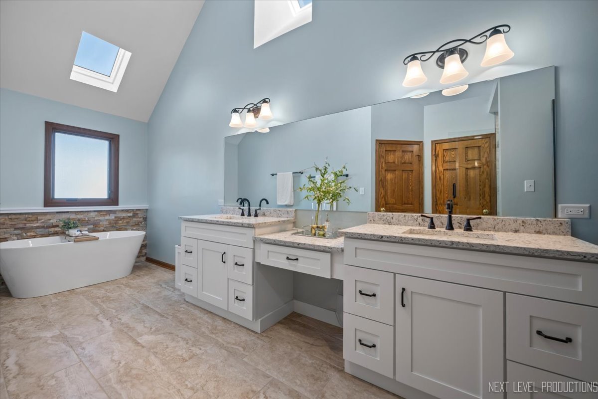 3819 Cadella Circle, Naperville, IL 60564