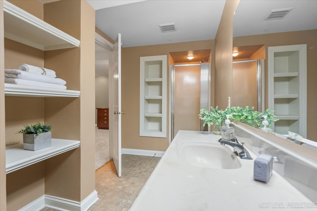 3819 Cadella Circle, Naperville, IL 60564