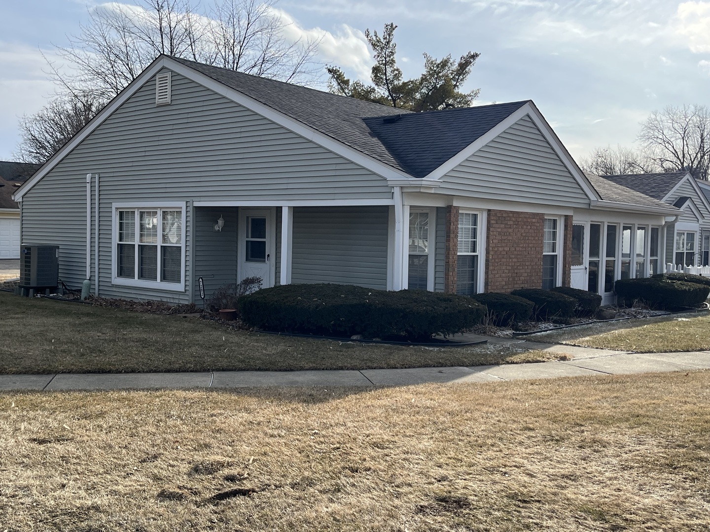 7202 Oxford Circle #237, Fox Lake, IL 60020