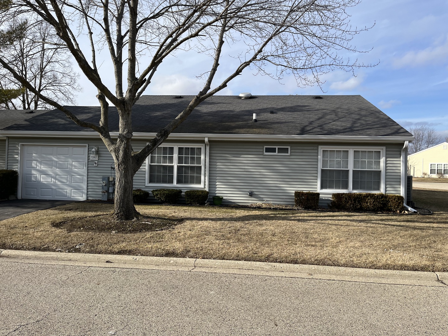 7202 Oxford Circle #237, Fox Lake, IL 60020