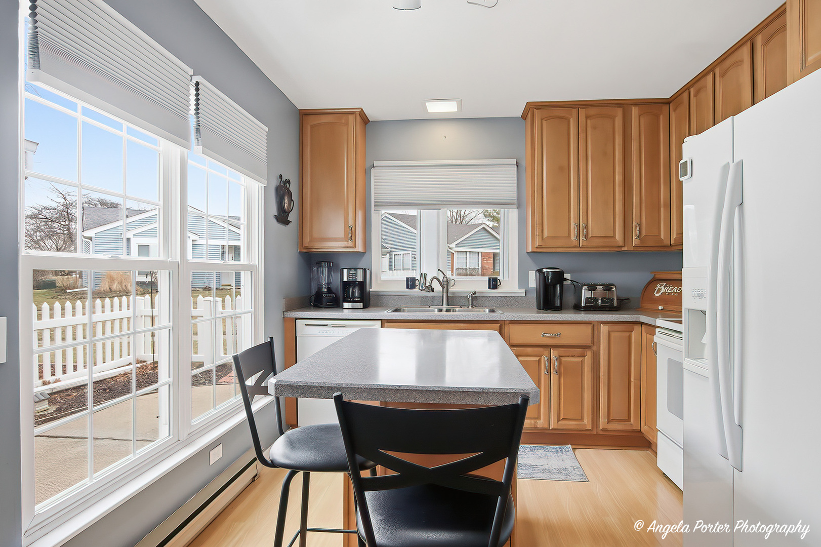 7202 Oxford Circle #237, Fox Lake, IL 60020