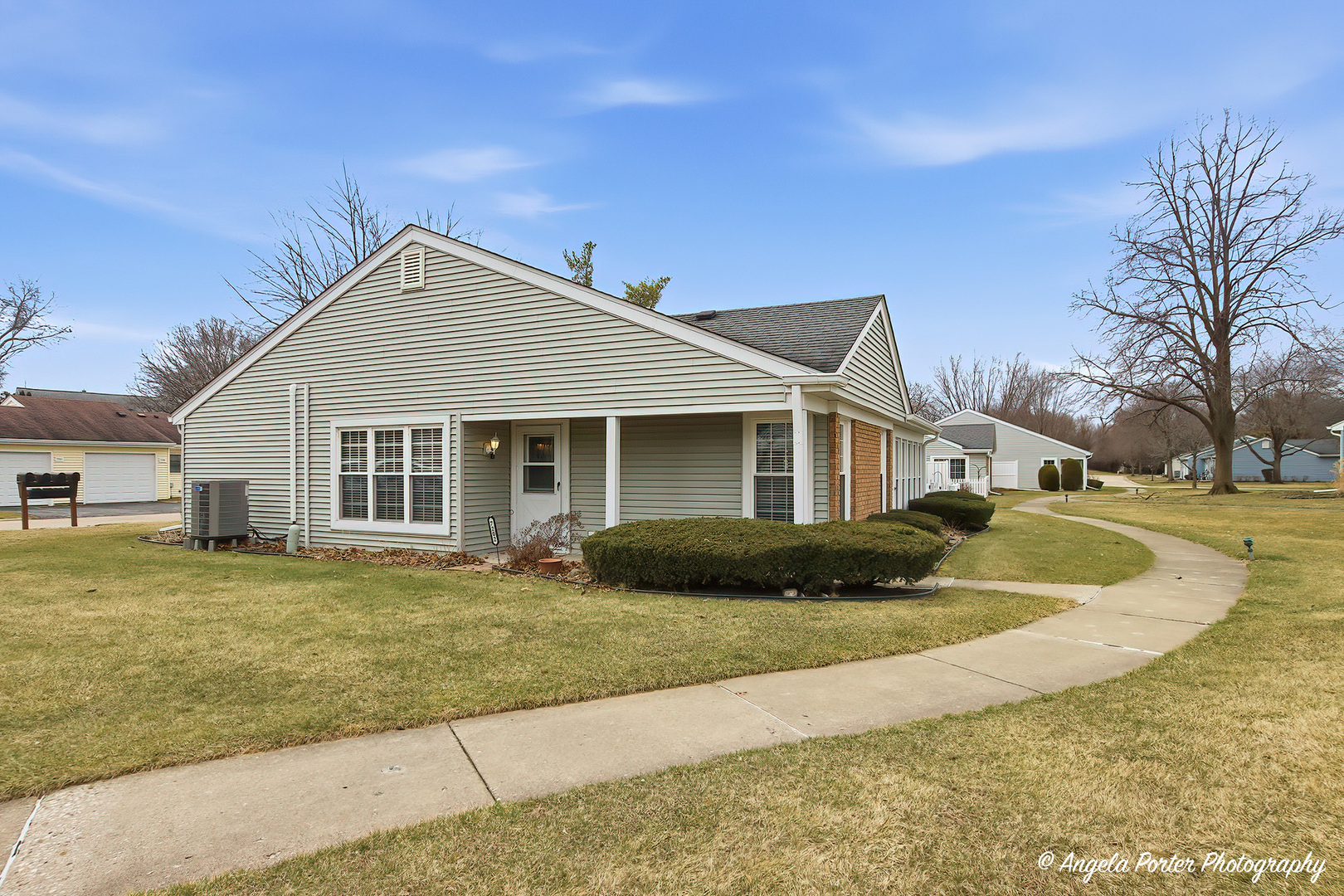 7202 Oxford Circle #237, Fox Lake, IL 60020