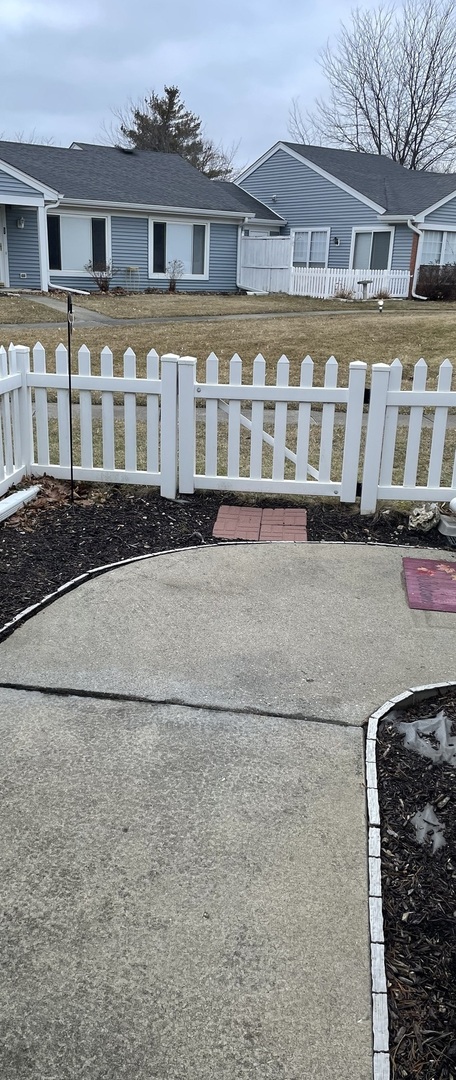 7202 Oxford Circle #237, Fox Lake, IL 60020