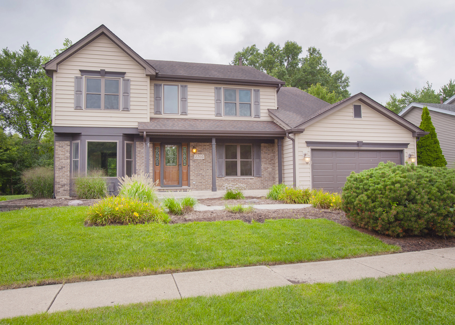 2705 Colonial Drive, Elgin, IL 60124