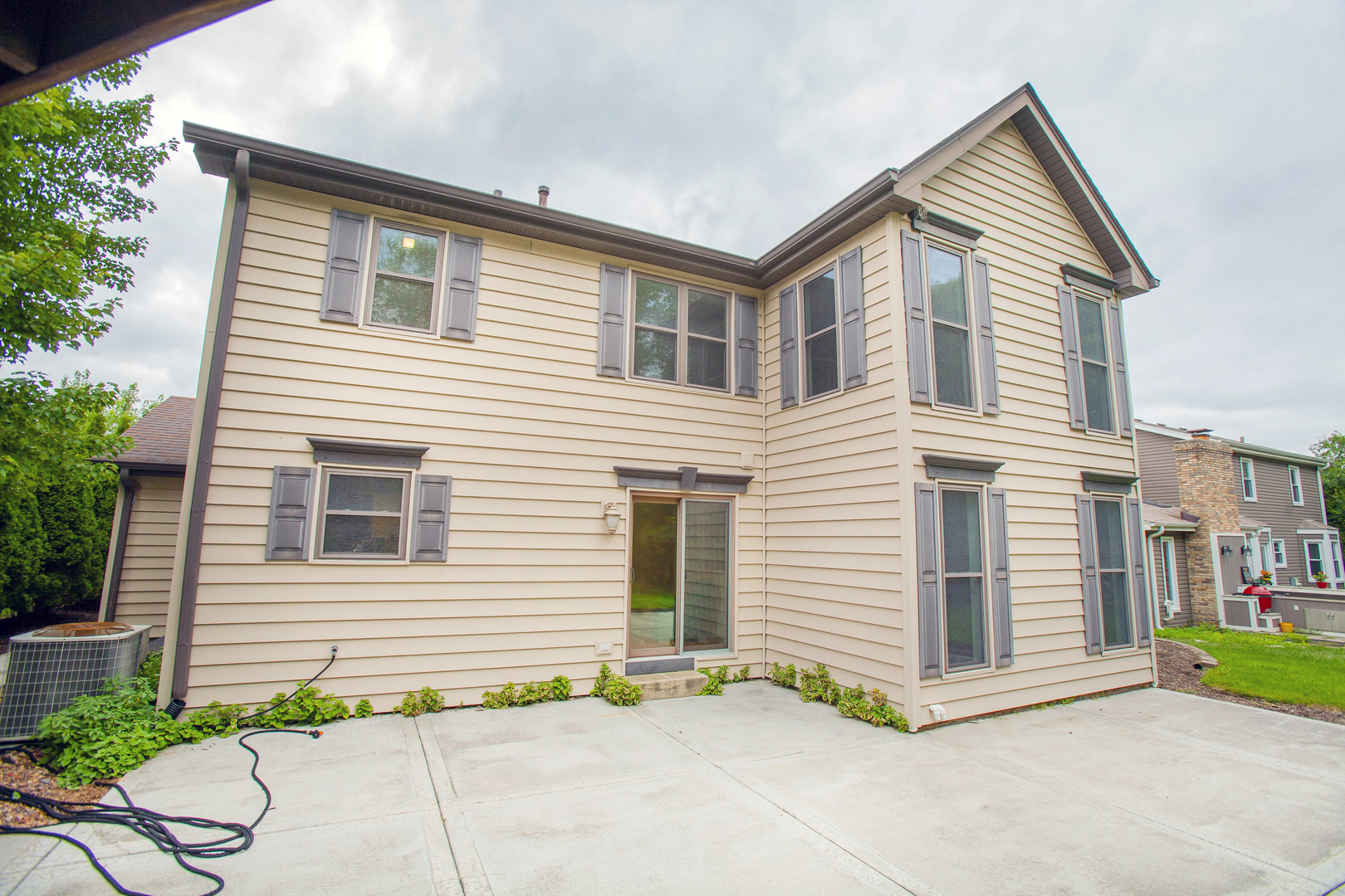 2705 Colonial Drive, Elgin, IL 60124