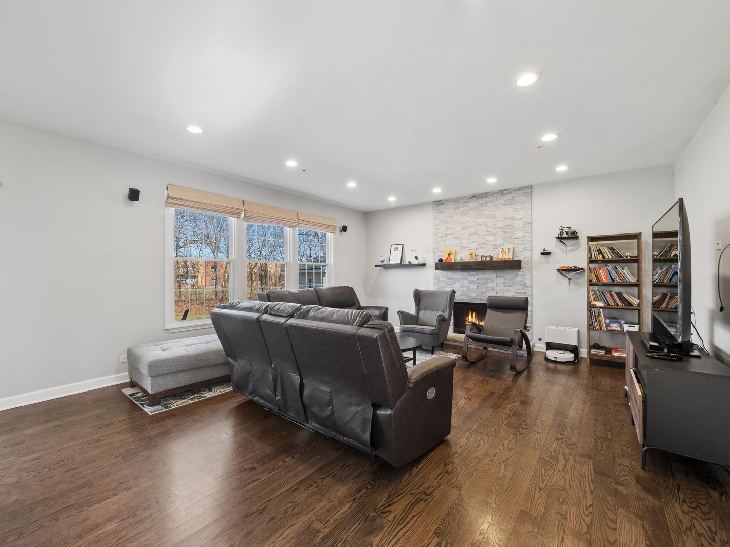 622 Oxford Court, Lindenhurst, IL 60046