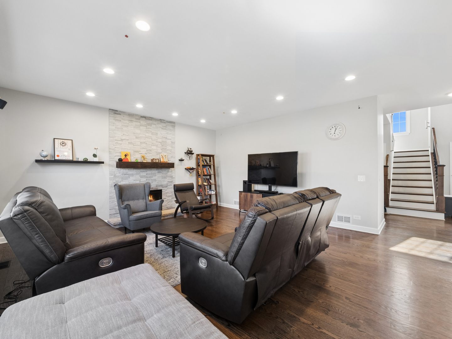 622 Oxford Court, Lindenhurst, IL 60046