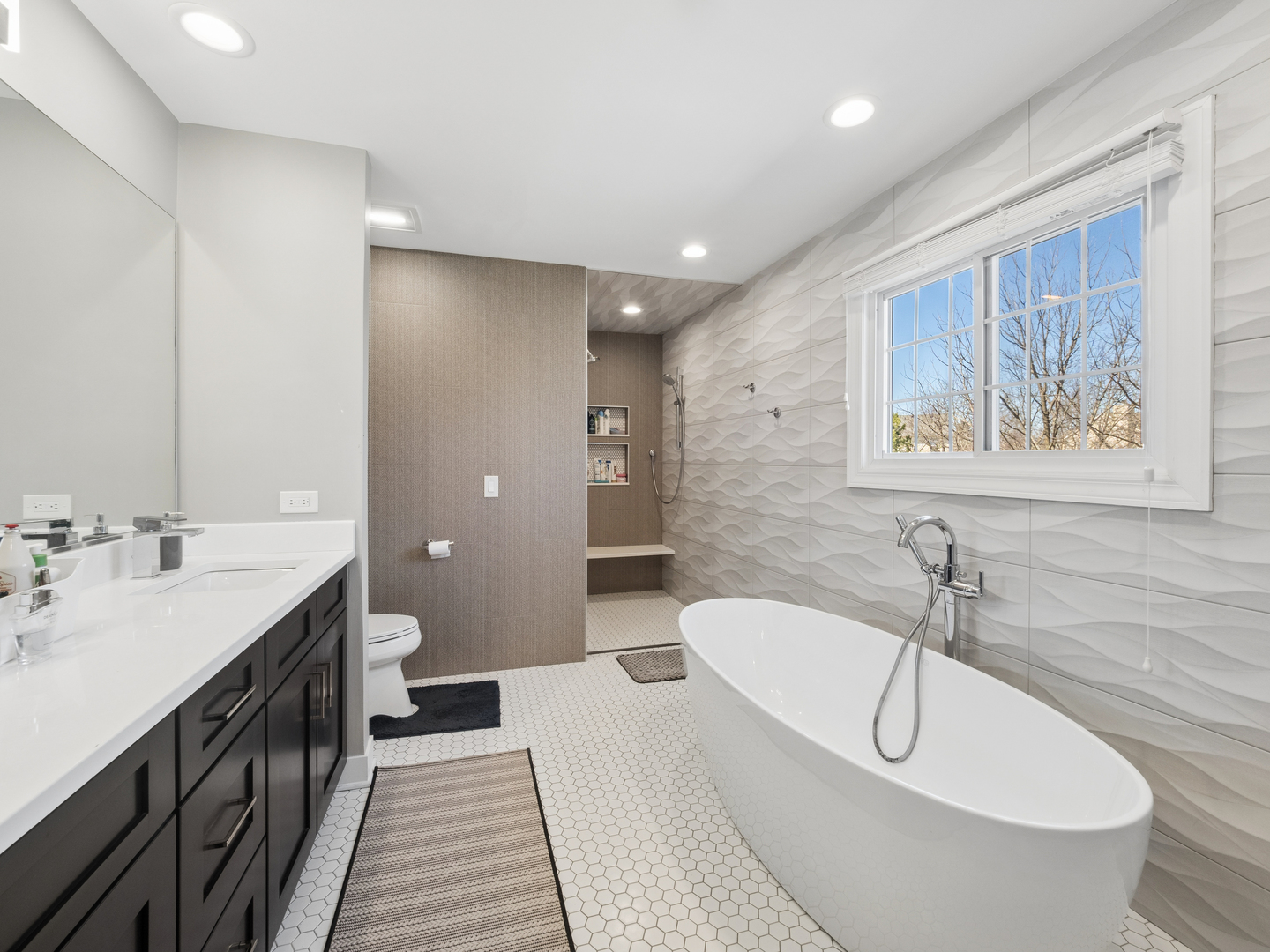 622 Oxford Court, Lindenhurst, IL 60046