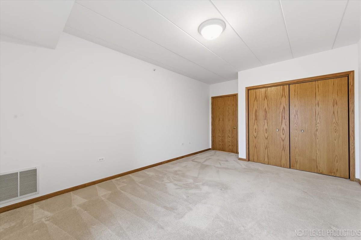 1500 S Ardmore Avenue #304, Villa Park, IL 60181