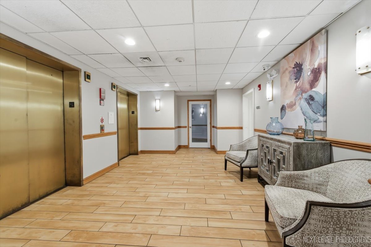 1500 S Ardmore Avenue #304, Villa Park, IL 60181