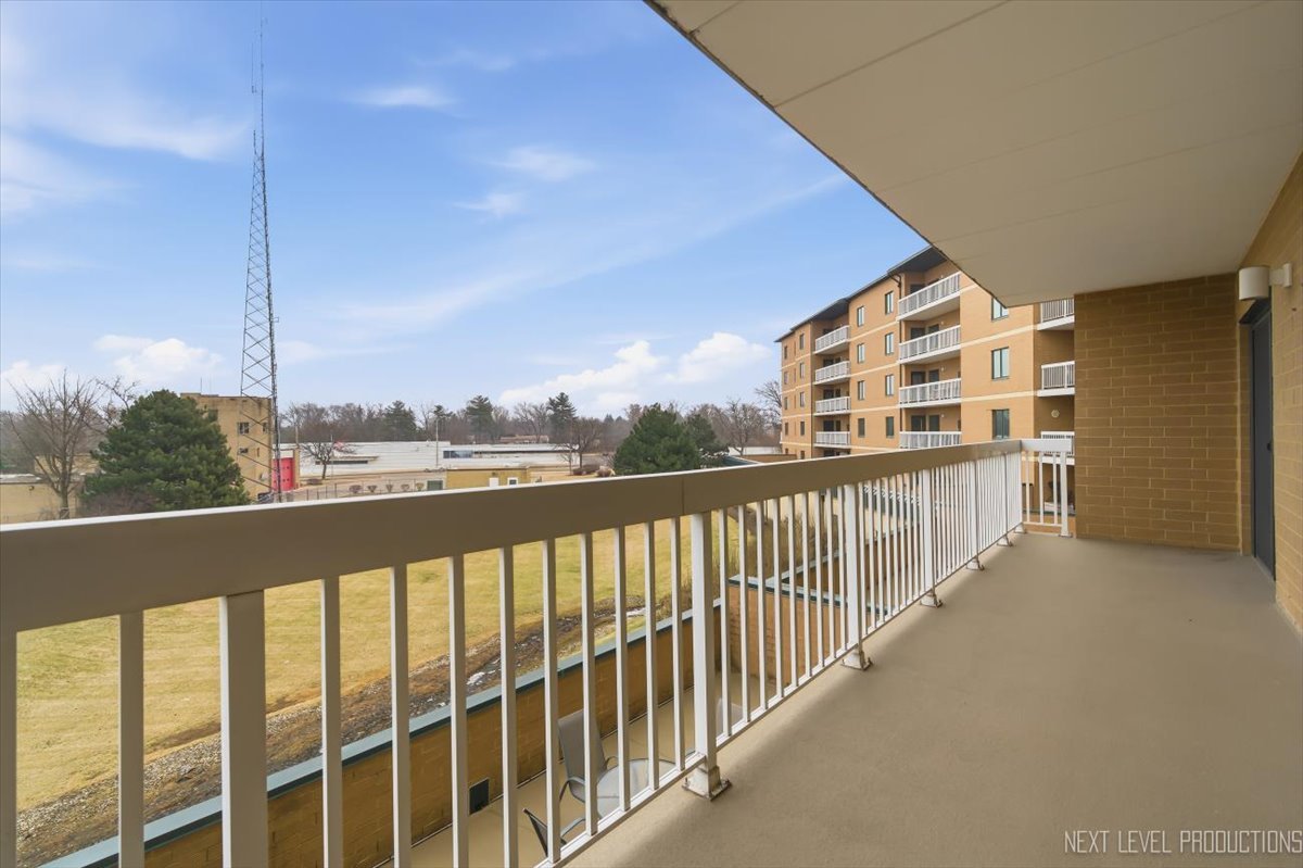 1500 S Ardmore Avenue #304, Villa Park, IL 60181