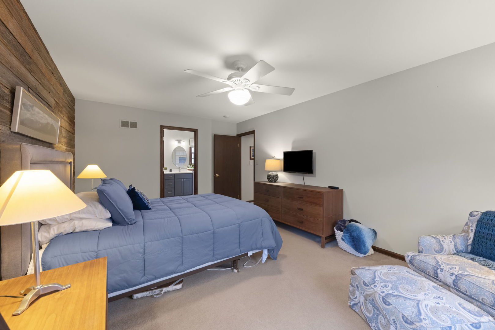 1336 Chestnut Ridge Drive, Naperville, IL 60540