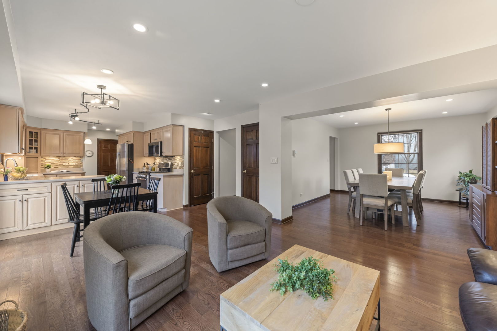 1336 Chestnut Ridge Drive, Naperville, IL 60540