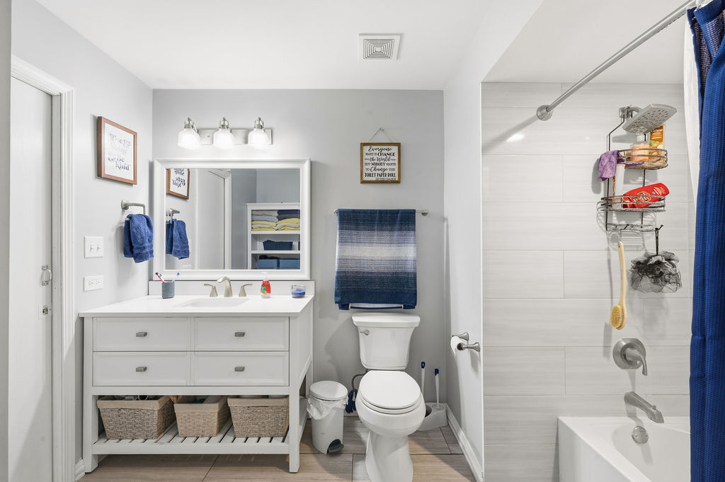 1424 Root Street, Crest Hill, IL 60403