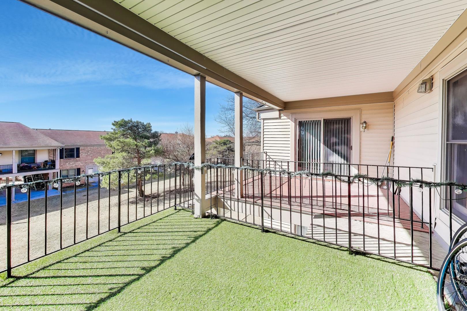 1760 Bristol Walk #F, Hoffman Estates, IL 60169