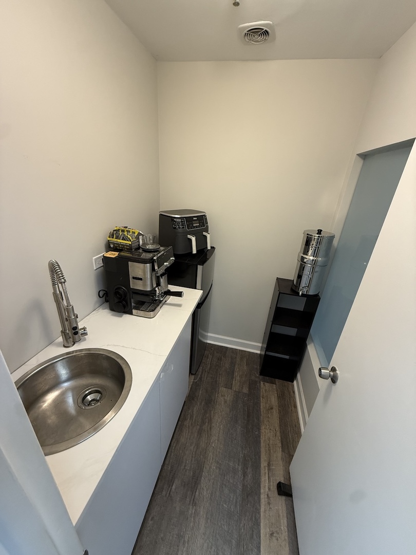 7928 Madison Street, Burr Ridge, IL 60527