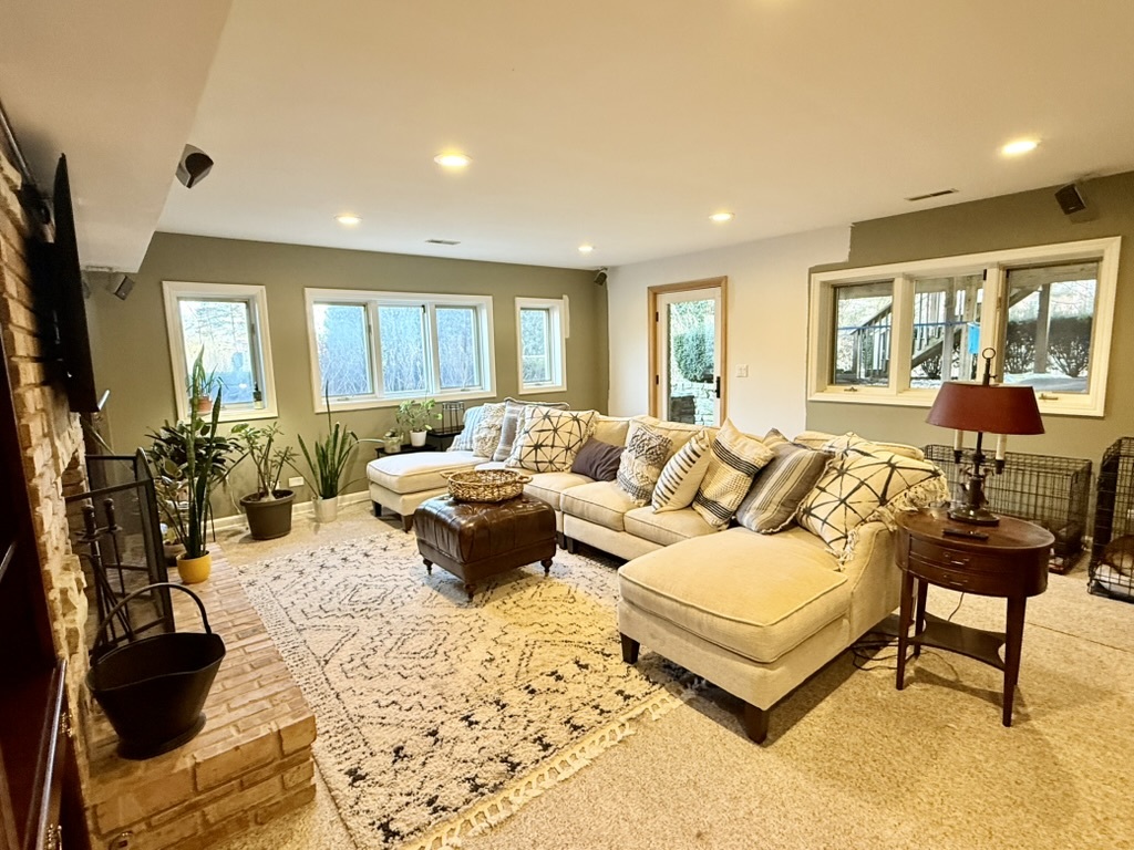 5443 Belmont Court, Libertyville, IL 60048