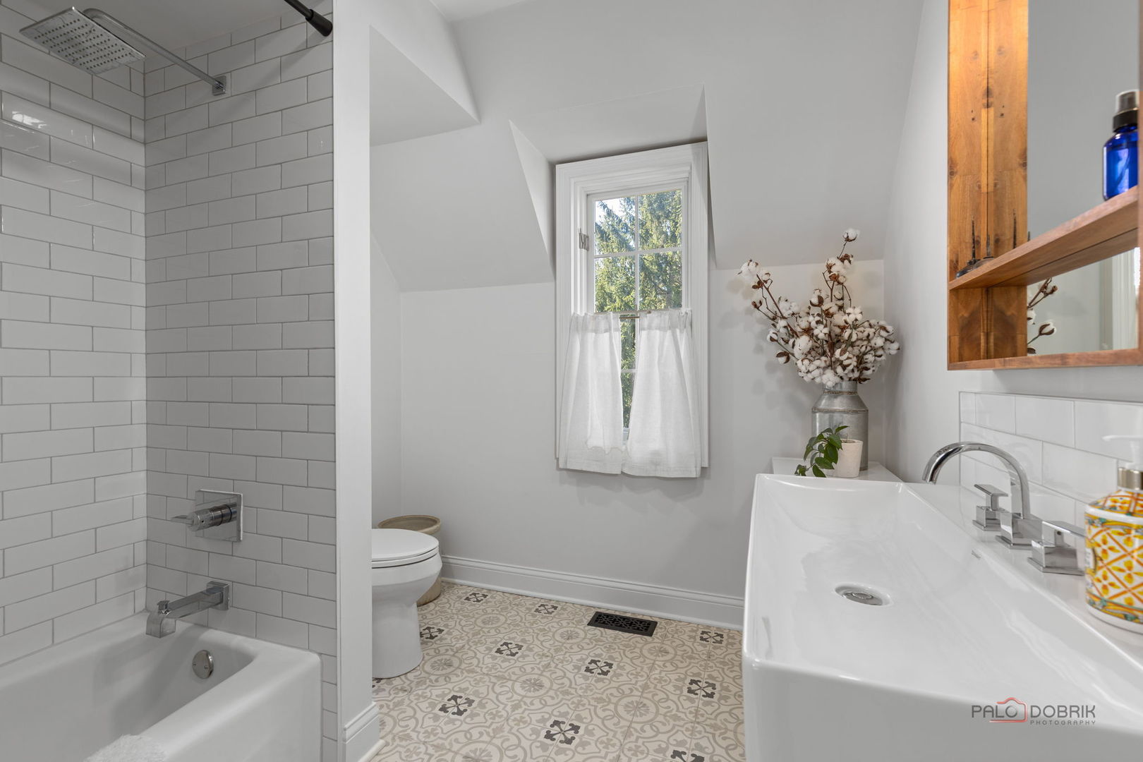 5443 Belmont Court, Libertyville, IL 60048