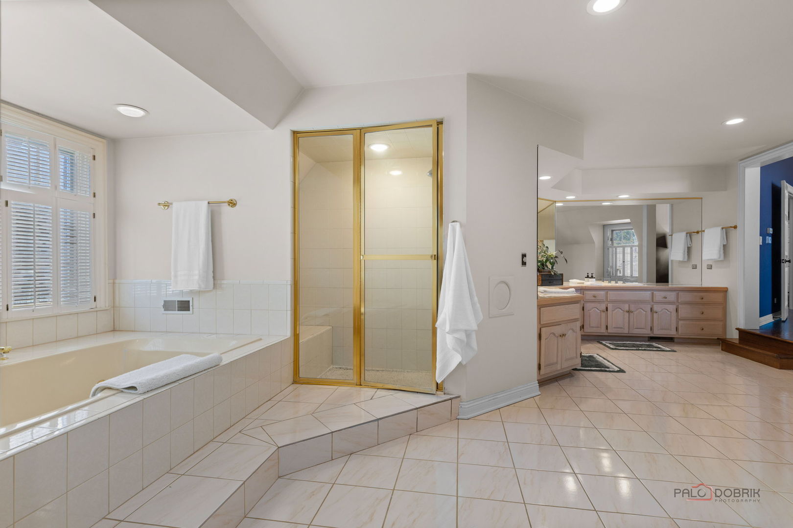 5443 Belmont Court, Libertyville, IL 60048