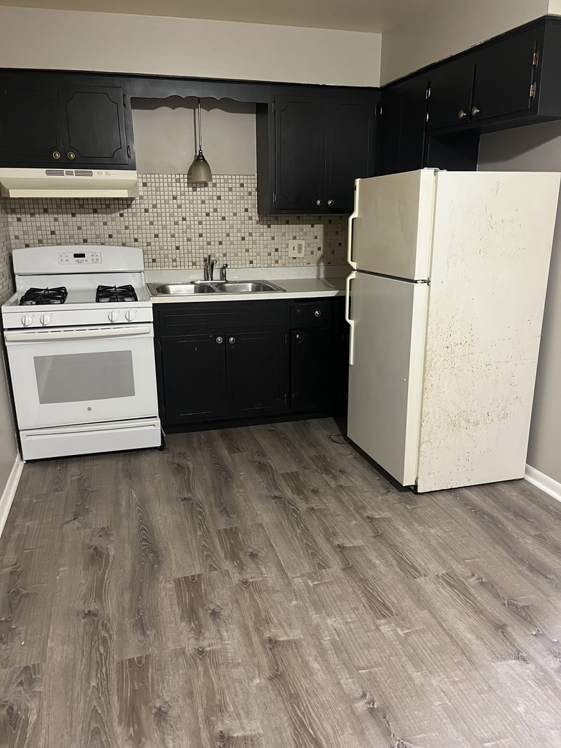 8701 S 84th Court #9, Hickory Hills, IL 60457