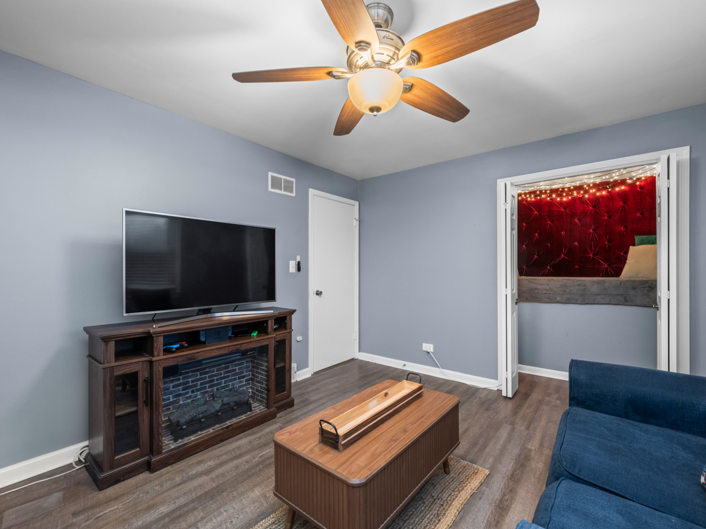 1414 N Indigo Drive, Mount Prospect, IL 60056