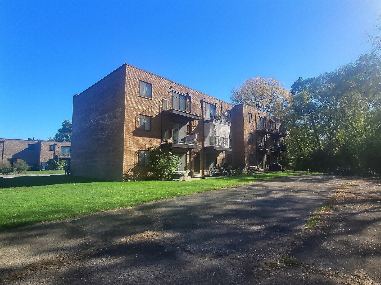 228 E Rimini Court, Palatine, IL 60067