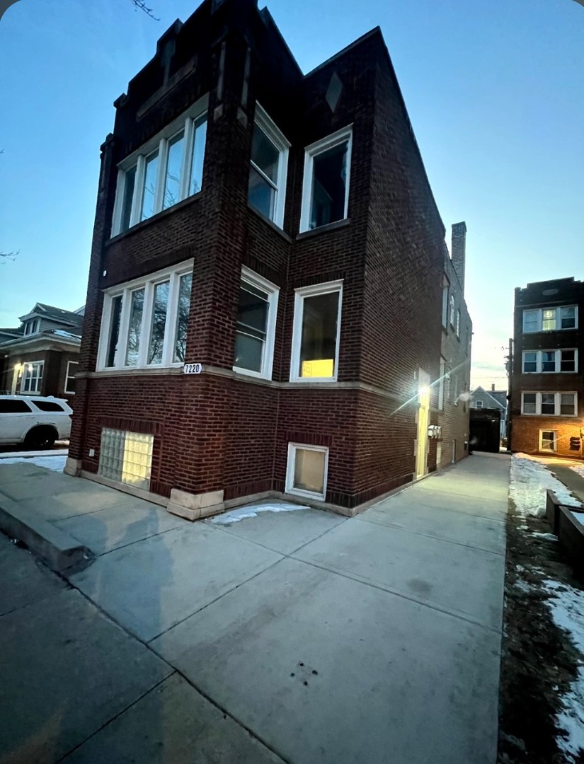 7220 S East End Avenue, Chicago, IL 60649