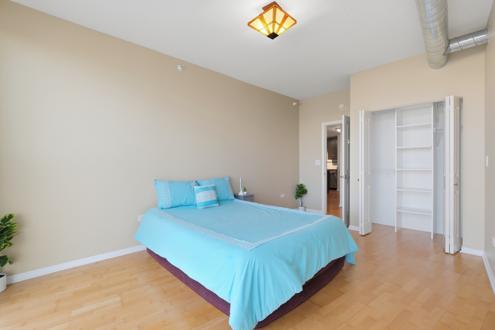 1228 EMERSON Street #304, Evanston, IL 60201