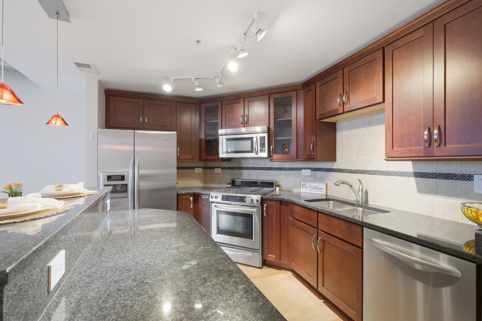 1228 EMERSON Street #304, Evanston, IL 60201