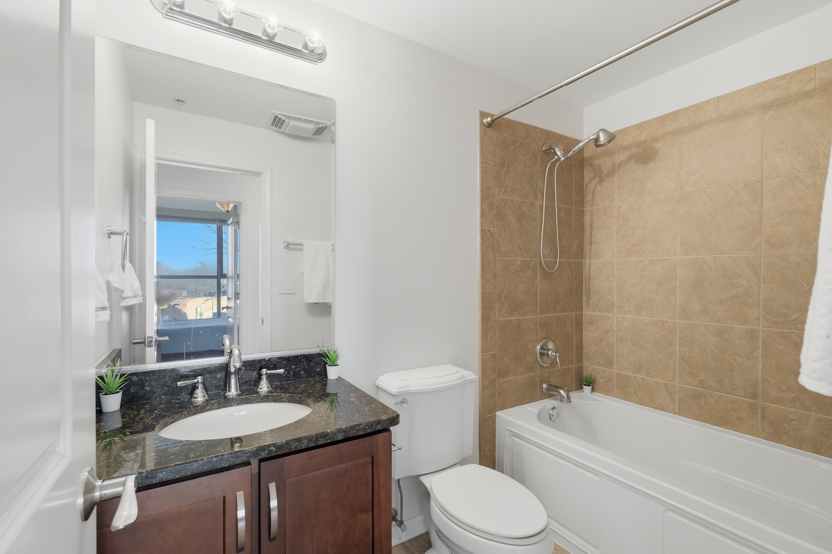 1228 EMERSON Street #304, Evanston, IL 60201