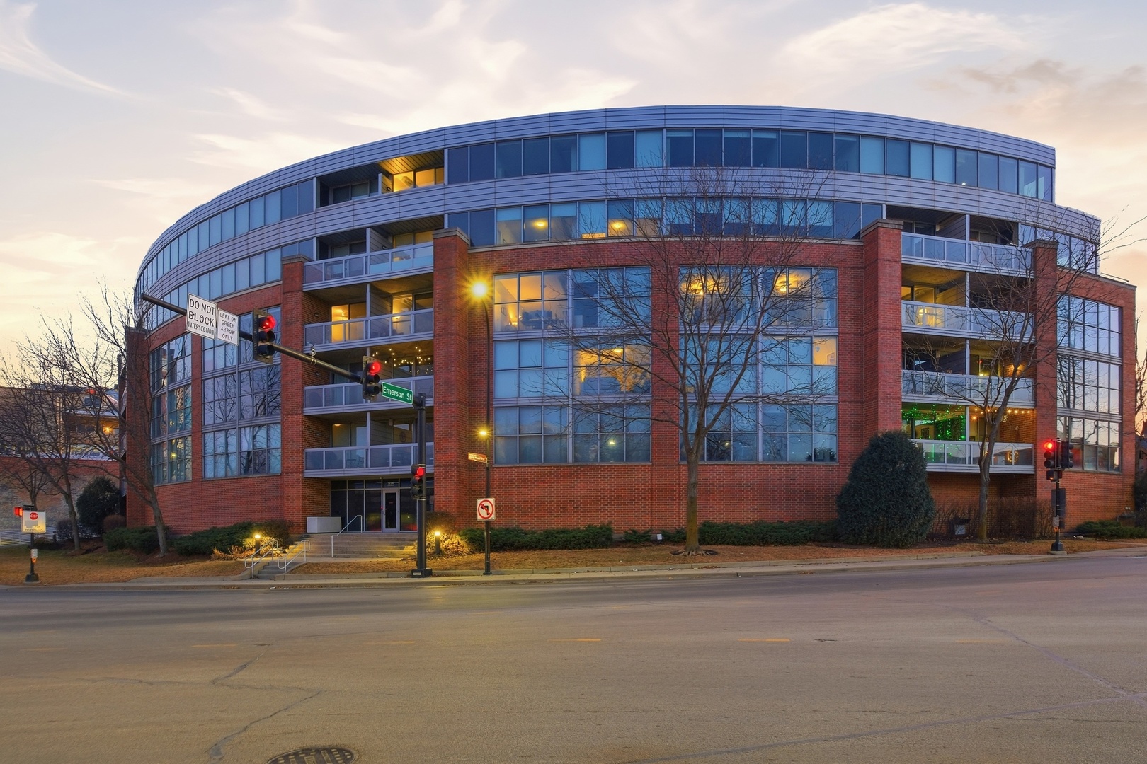 1228 EMERSON Street #304, Evanston, IL 60201