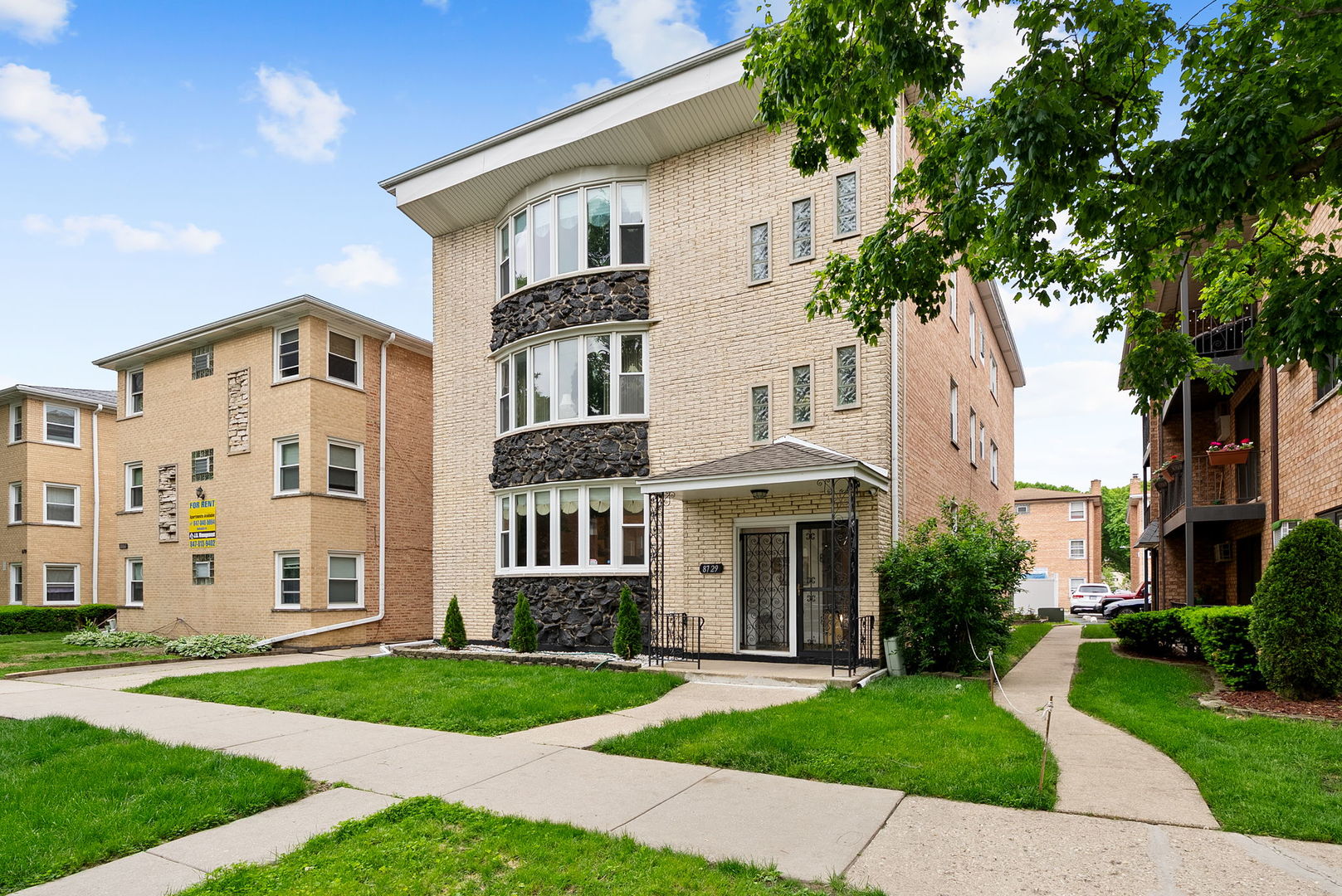 8729 W Summerdale Avenue, Chicago, IL 60656