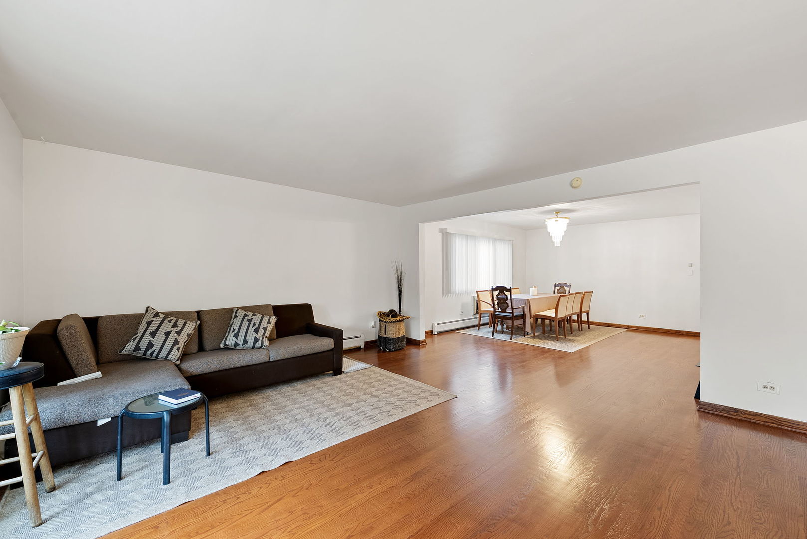 8729 W Summerdale Avenue, Chicago, IL 60656