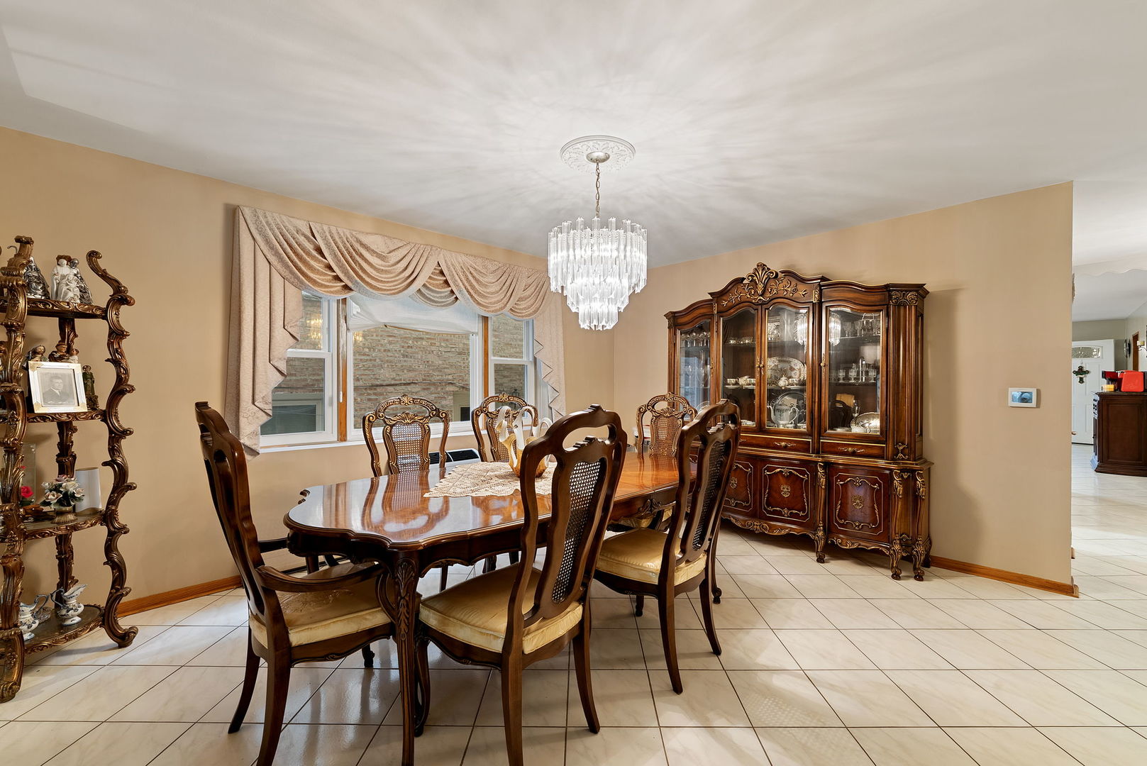 8729 W Summerdale Avenue, Chicago, IL 60656