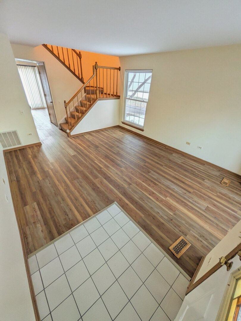 28 N Oltendorf Road #28, Streamwood, IL 60107