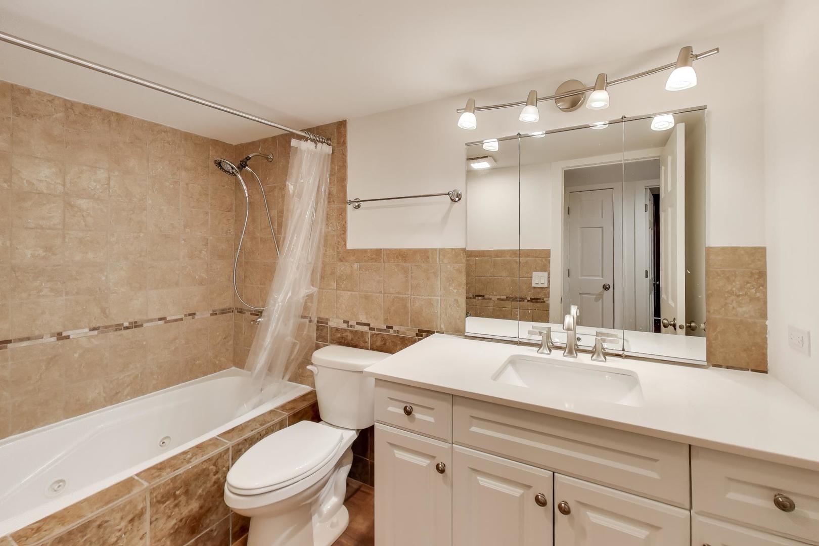 1615 Maple Terrace #115-1L, Lisle, IL 60532