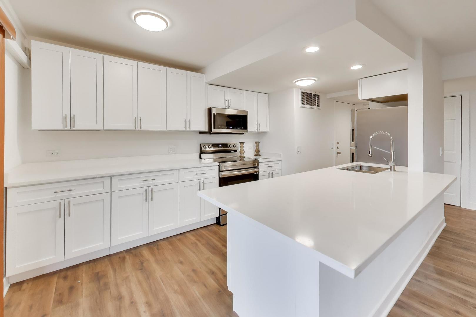 1615 Maple Terrace #115-1L, Lisle, IL 60532