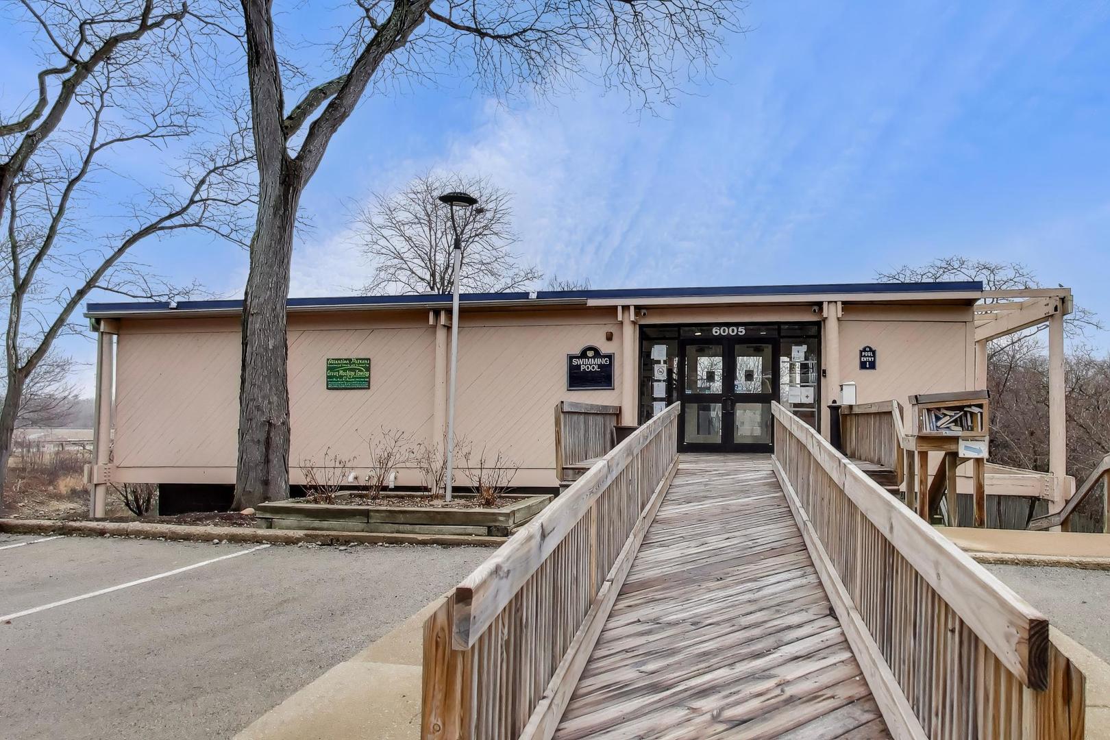 1615 Maple Terrace #115-1L, Lisle, IL 60532