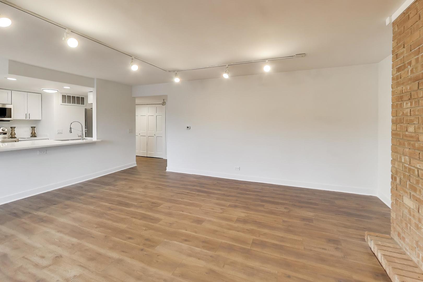 1615 Maple Terrace #115-1L, Lisle, IL 60532