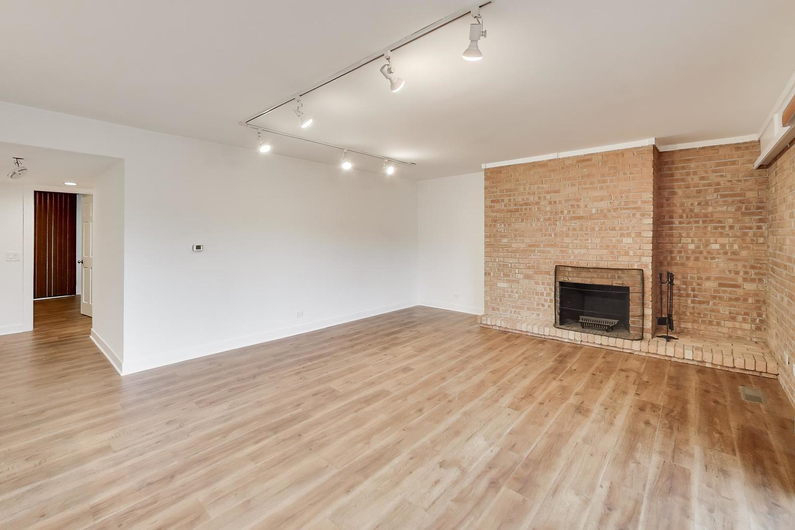 1615 Maple Terrace #115-1L, Lisle, IL 60532