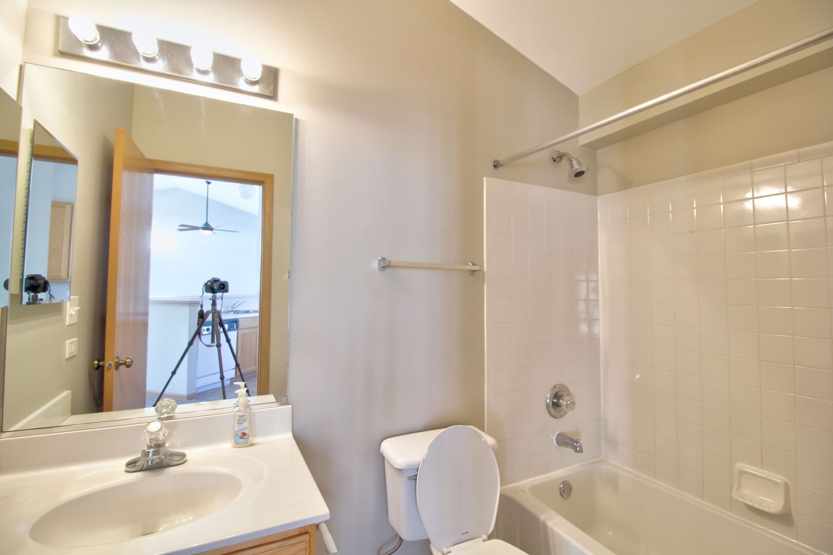 2427 Sheehan Circle #202, Naperville, IL 60564