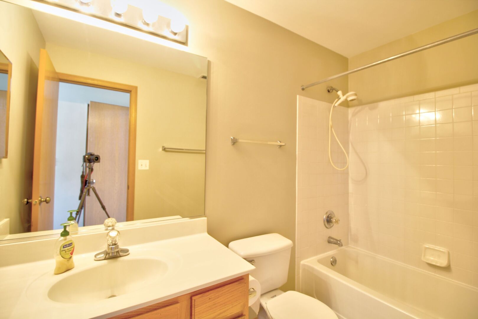 2427 Sheehan Circle #202, Naperville, IL 60564