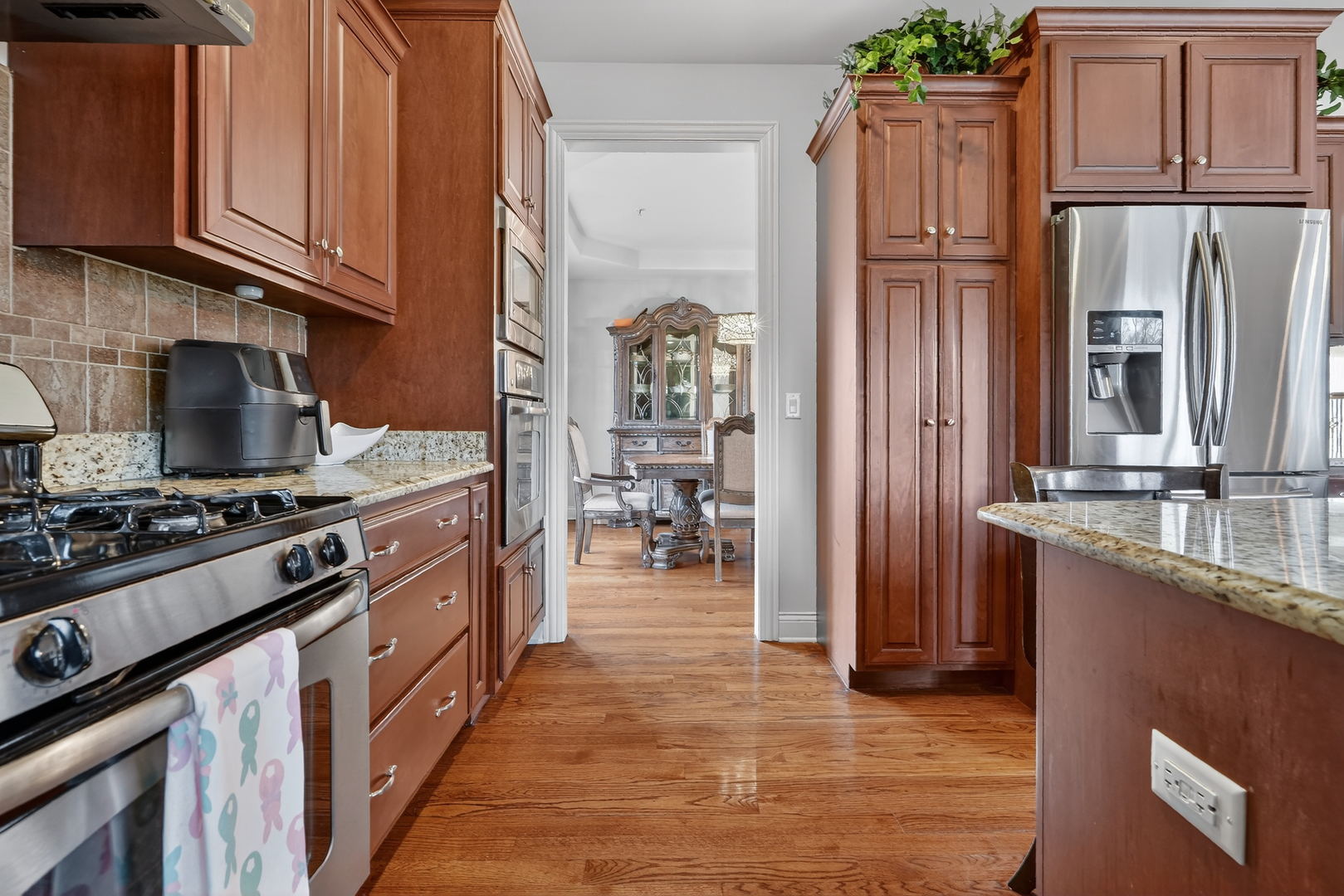 10020 S 80TH Court, Palos Hills, IL 60465