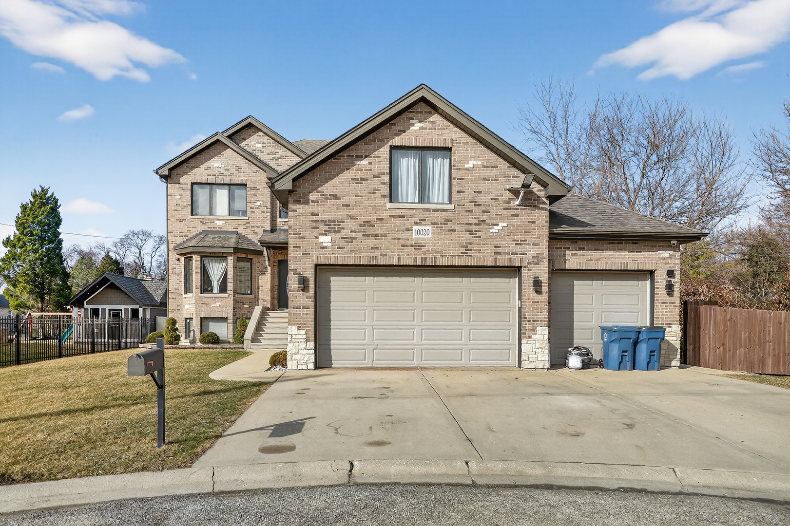 10020 S 80TH Court, Palos Hills, IL 60465
