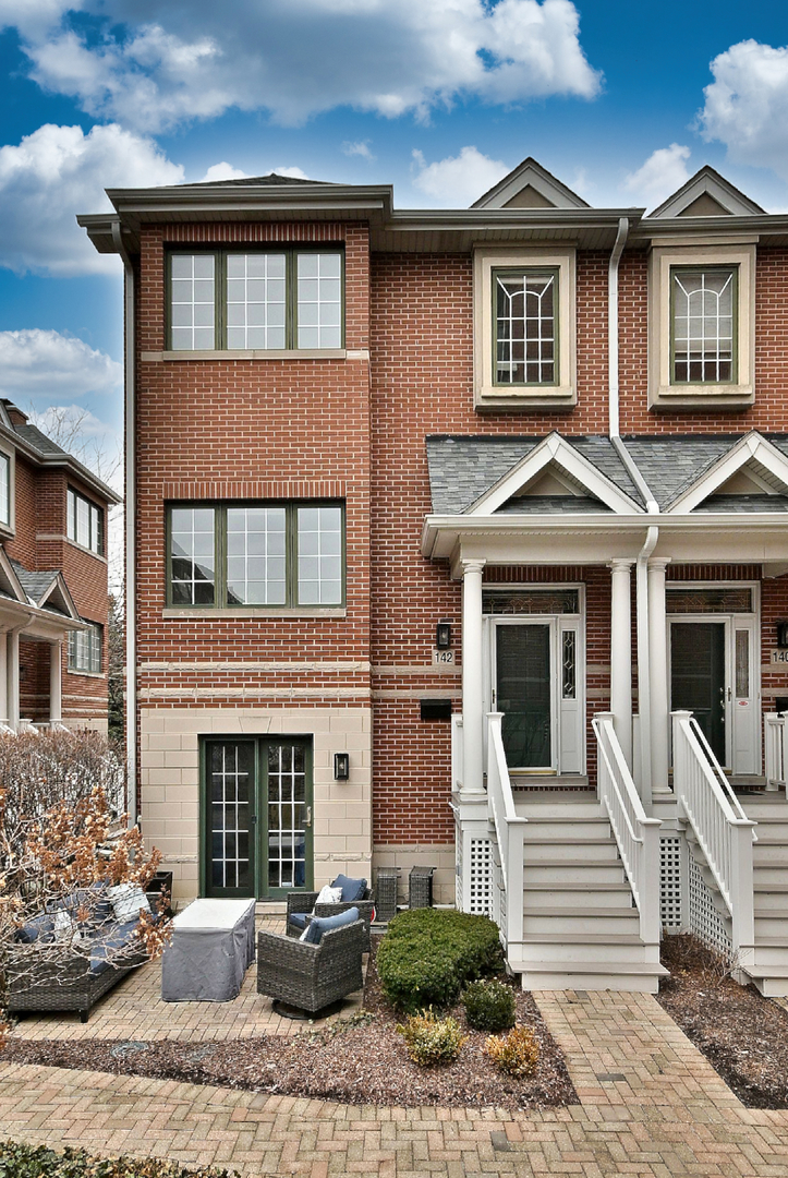 142 W 3rd Street #142, Elmhurst, IL 60126