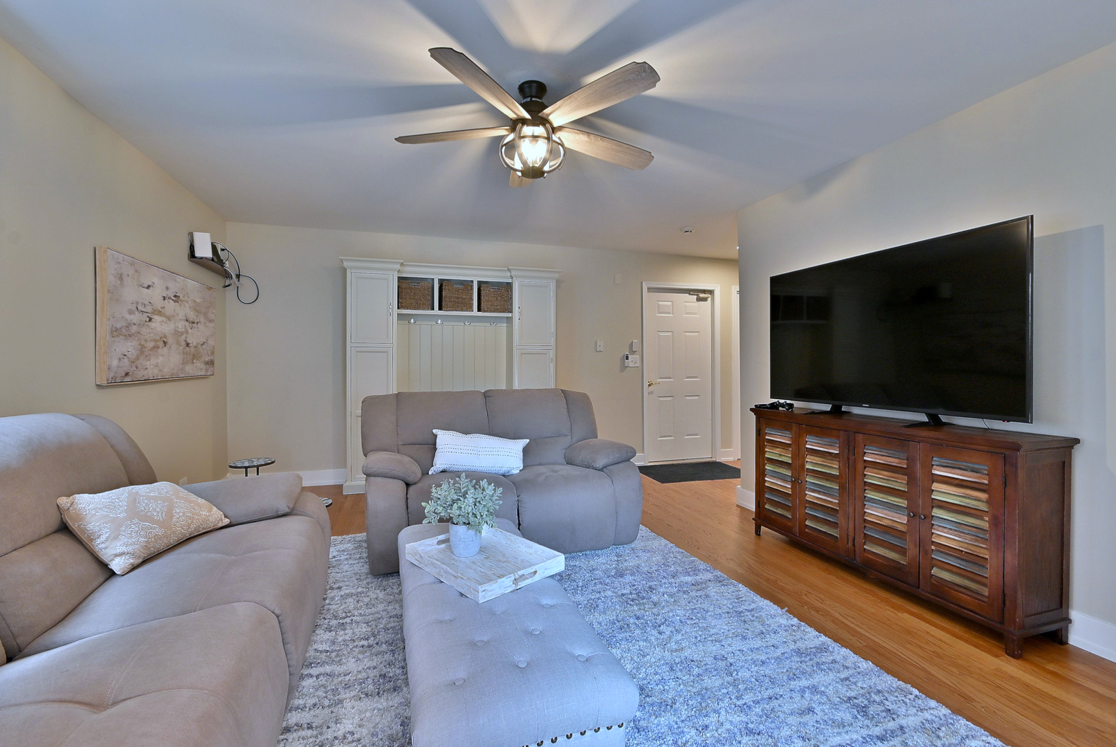 142 W 3rd Street #142, Elmhurst, IL 60126