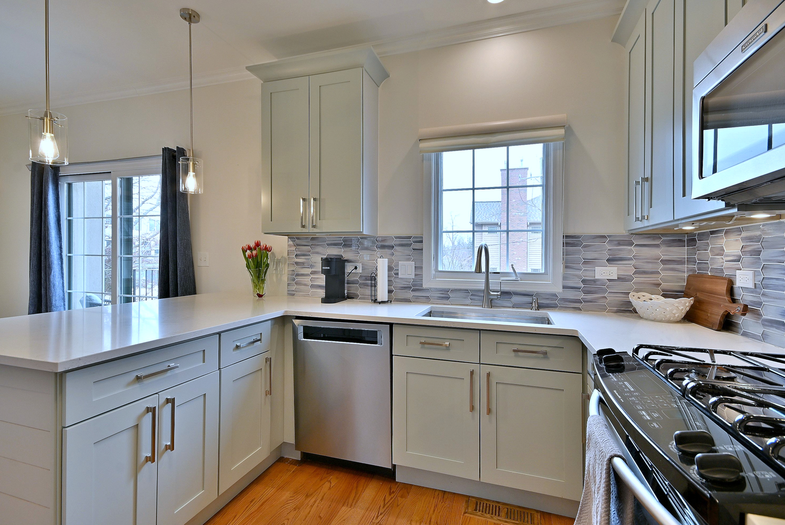 142 W 3rd Street #142, Elmhurst, IL 60126